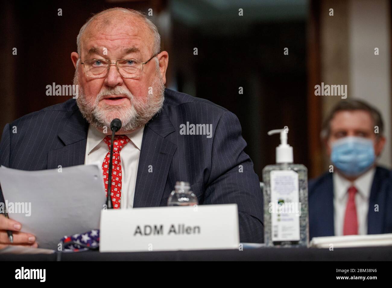 Washington, DC, États-Unis. 06e mai 2020. La Garde côtière américaine à la retraite AdmiralÊThad Allen témoigne devant le Comité des services armés du Sénat américain, à l'audience sur la politique du spectre du ministère de la Défense et sur l'impact de la décision de la Ligue sur la sécurité nationale 19 lors de la pandémie du coronavirus COVID-CommissionÕs à Capitol Hill à Washington, DC, Etats-Unis, 06 mai 2020.Credit: Shawn thew/Pool via CNP | usage dans le monde crédit: dpa/Alay Live News Banque D'Images