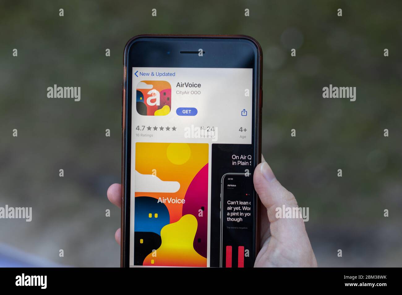 New York, Etats-Unis - 1er mai 2020 : gros plan du logo de l'application AirVoice sur l'écran du téléphone, éditorial Banque D'Images