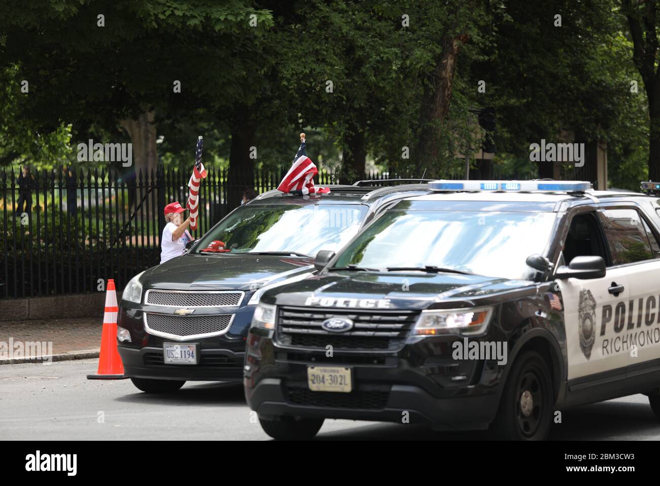 Richmond, Virginie, États-Unis. 6 mai 2020. Les gens se sont rassemblés au Capitole de l'État de Virginie le 6 mai pour protester contre Gov. Commandes de séjour à domicile de Northam. Banque D'Images