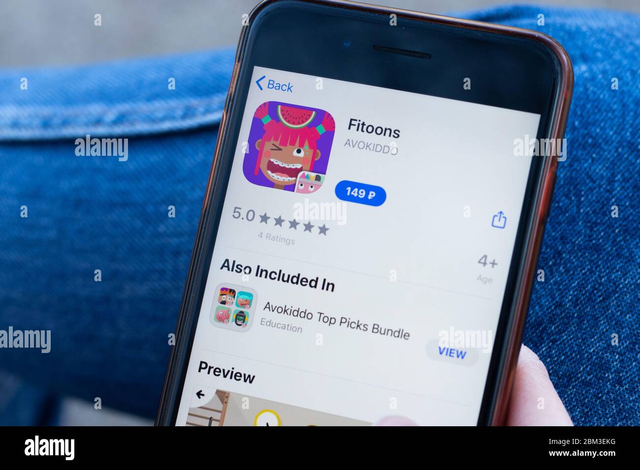 New York, Etats-Unis - 1er mai 2020 : gros plan du logo de l'application Fitons sur l'écran du téléphone, Editorial Banque D'Images