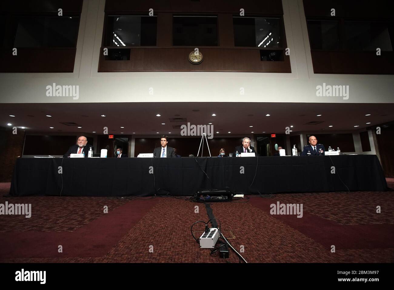 L'amiral à la retraite de la Garde côtière des États-Unis, M. Tsd Allen, Dana DeEasy, responsable de l'information du ministère de la Défense, M. Michael Griffin, sous-secrétaire à la Défense pour la recherche et l'ingénierie et le général John Raymond, chef des opérations spatiales de la Force spatiale des États-Unis, sont vus lors d'une audience du Comité des services armés du Sénat des États-Unis le mercredi 6 mai 2020 discuter de l'impact sur la sécurité nationale de l'approbation du spectre de bande L de Federal Communications CommissionÕs à Ligado Networks.Credit: Greg Nash/Pool via CNP | usage dans le monde entier Banque D'Images