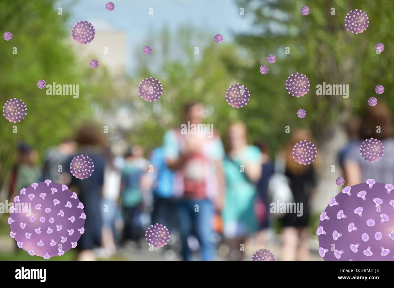 Foule floue de gens dans la ville de printemps, le danger d'infection dans un espace restreint. Le concept du coronavirus. Attention à COVID-19 Banque D'Images