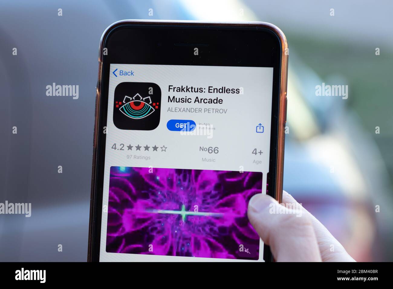 New York, Etats-Unis - 1er mai 2020 : gros plan du logo de l'application Fraktus sur l'écran du téléphone, éditorial Banque D'Images