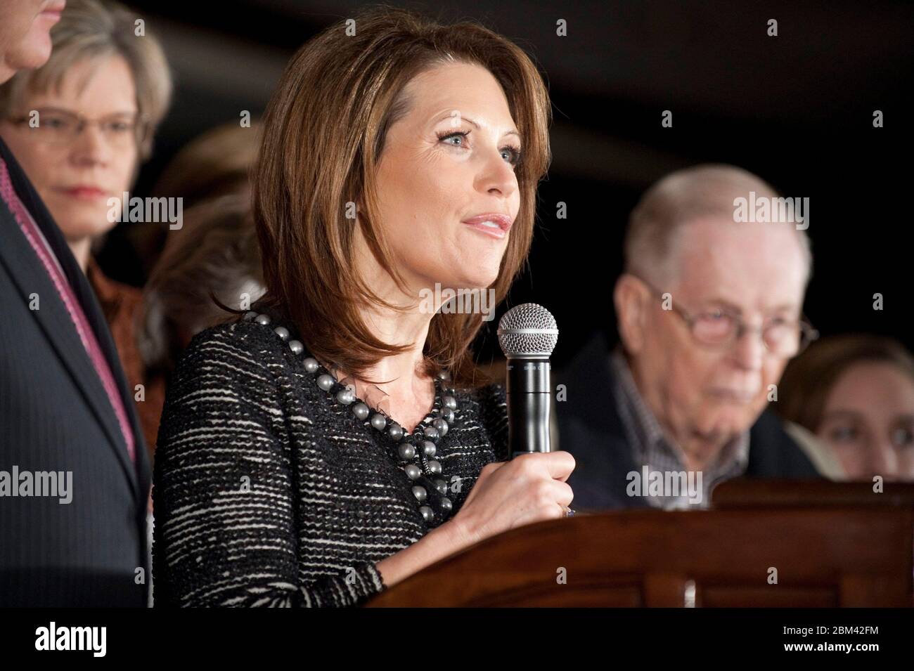 Des Moines Iowa États-Unis, 3 janvier 2012 : États-Unis La Représentante Michele Bachmann annonce qu'elle sort de la campagne pour la nomination présidentielle républicaine après avoir terminé d'un côté à l'autre parmi les candidats républicains dans les caucus de l'Iowa. ©Bob Daemmrich Banque D'Images