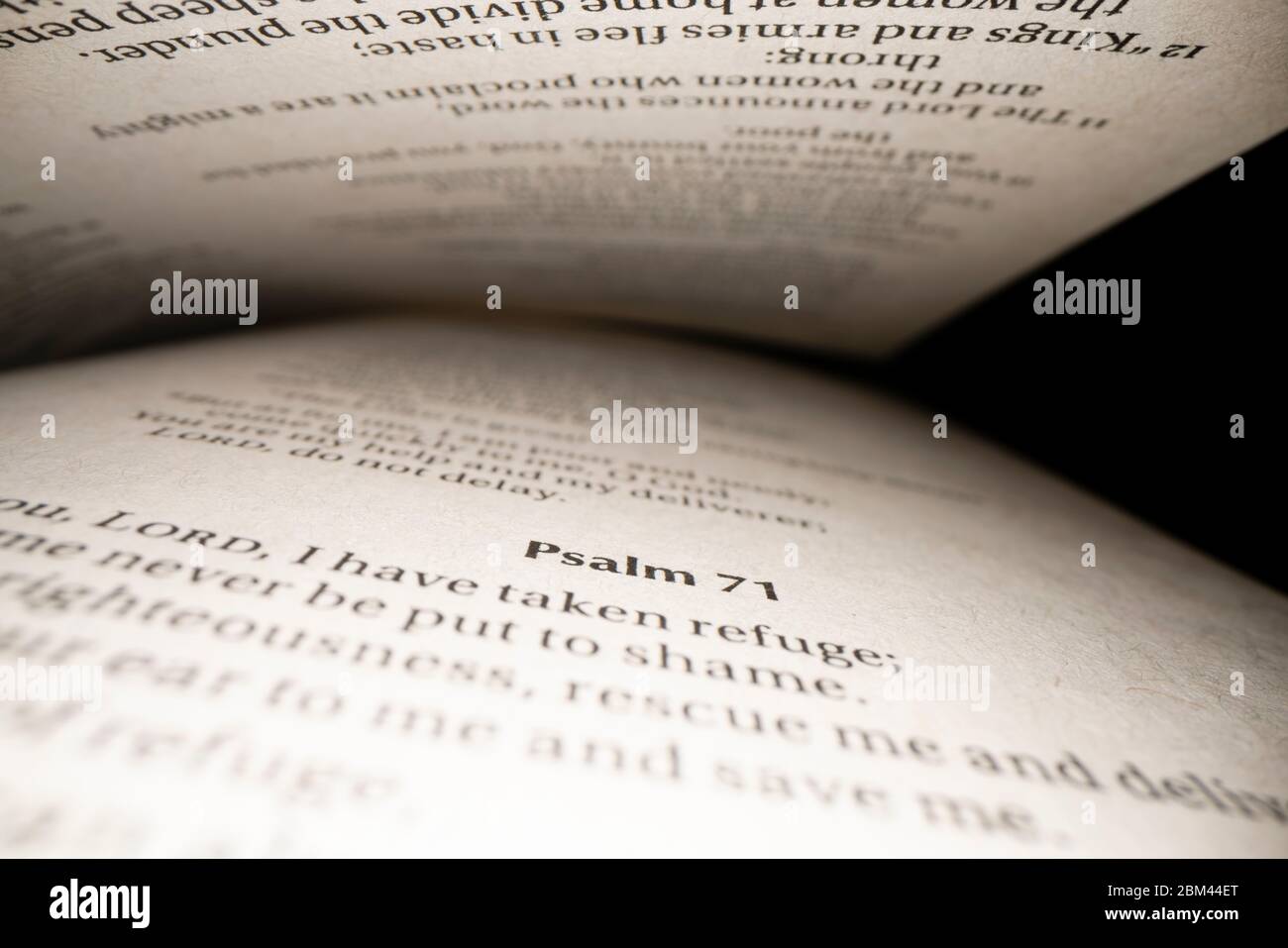 Vue du texte dans le Livre de Psaume à l'intérieur de la Bible Banque D'Images