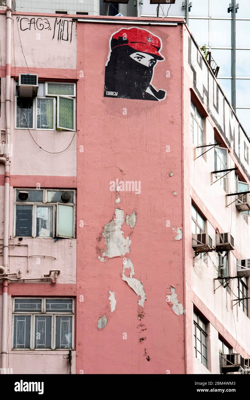 Hong Kong, Chine : 28 janvier 2019. Affiche par l'artiste D'OBÉIR Shepard Fairey. L'image « obéir » est visible dans le badge étoile de la casquette rouge. Jayne Russell/Alay Banque D'Images