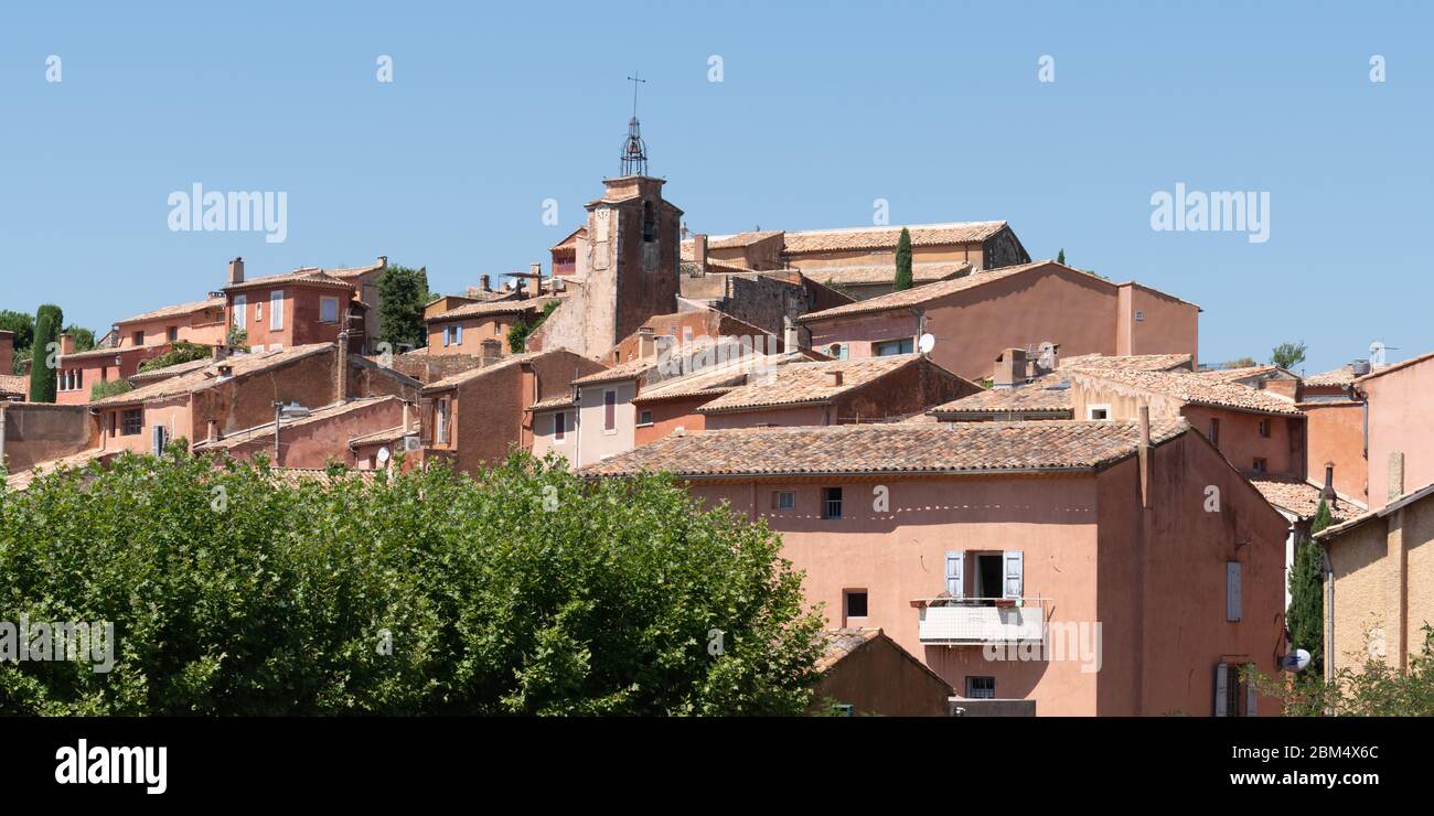 Village de colline Roussillon vue ocre rouge Provence région France Europe Banque D'Images
