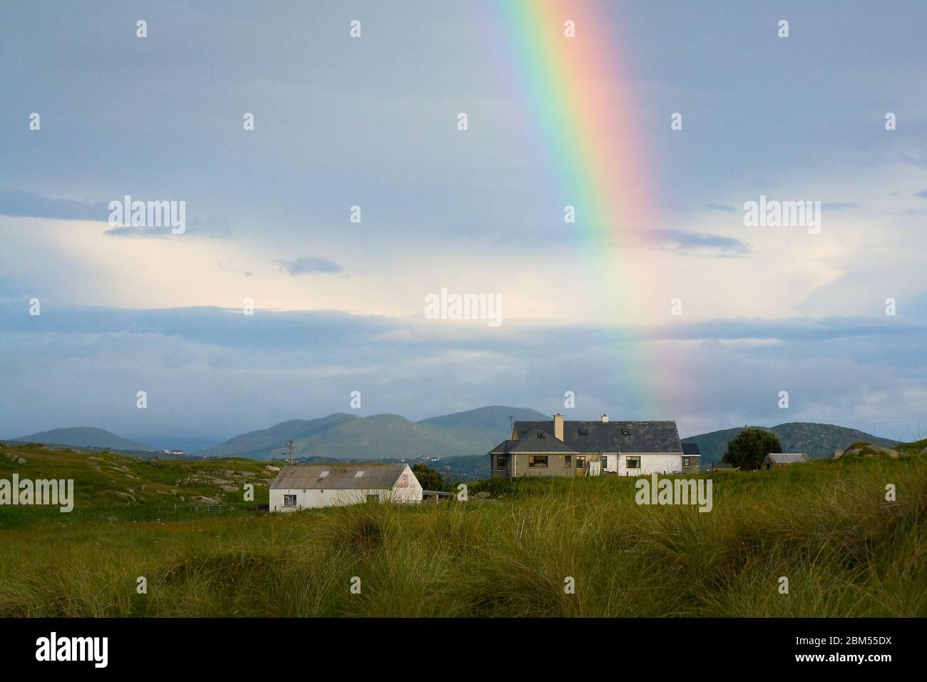 Arc-en-ciel dans la campagne de Donegal, Irlande. Banque D'Images