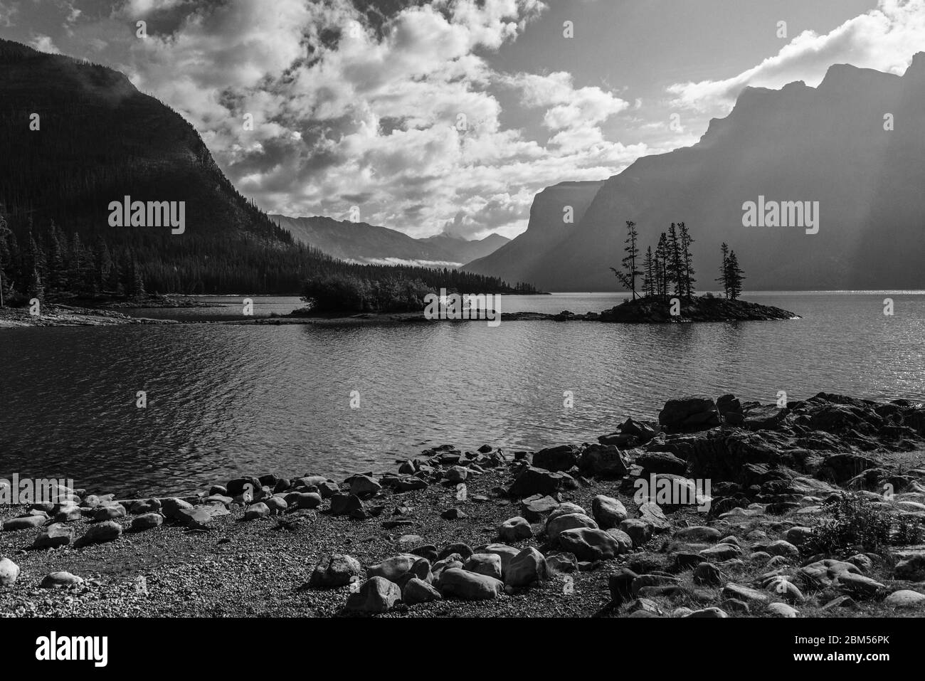 Vues sur le lac minnewanka, Banff, Alberta, Canada Banque D'Images