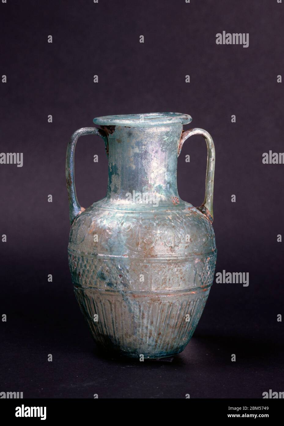 Israël, une carafe de verre d'Ennion a creusé à l'intérieur des remparts de Jérusalem 50BC-50AD Banque D'Images