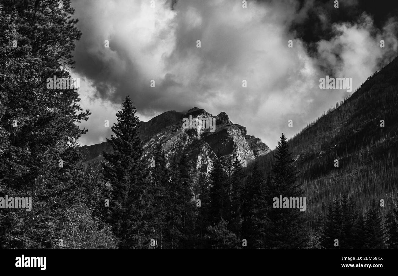 Vues sur le lac minnewanka, Banff, Alberta, Canada Banque D'Images