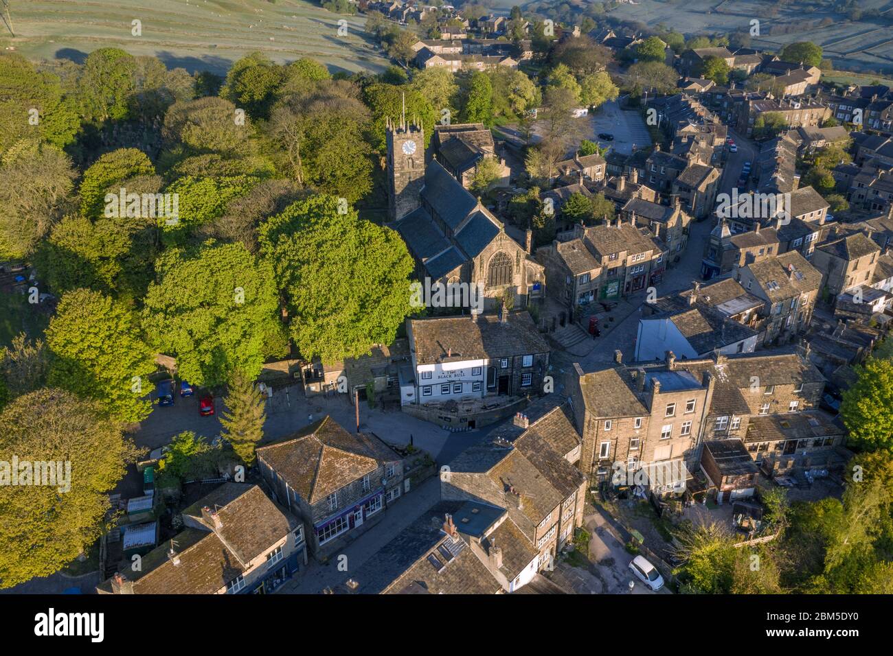 Photographie aérienne de la rue principale de Haworth, près de Keighley, dans le West Yorkshire, où se trouvent les Bronte Sisters Banque D'Images
