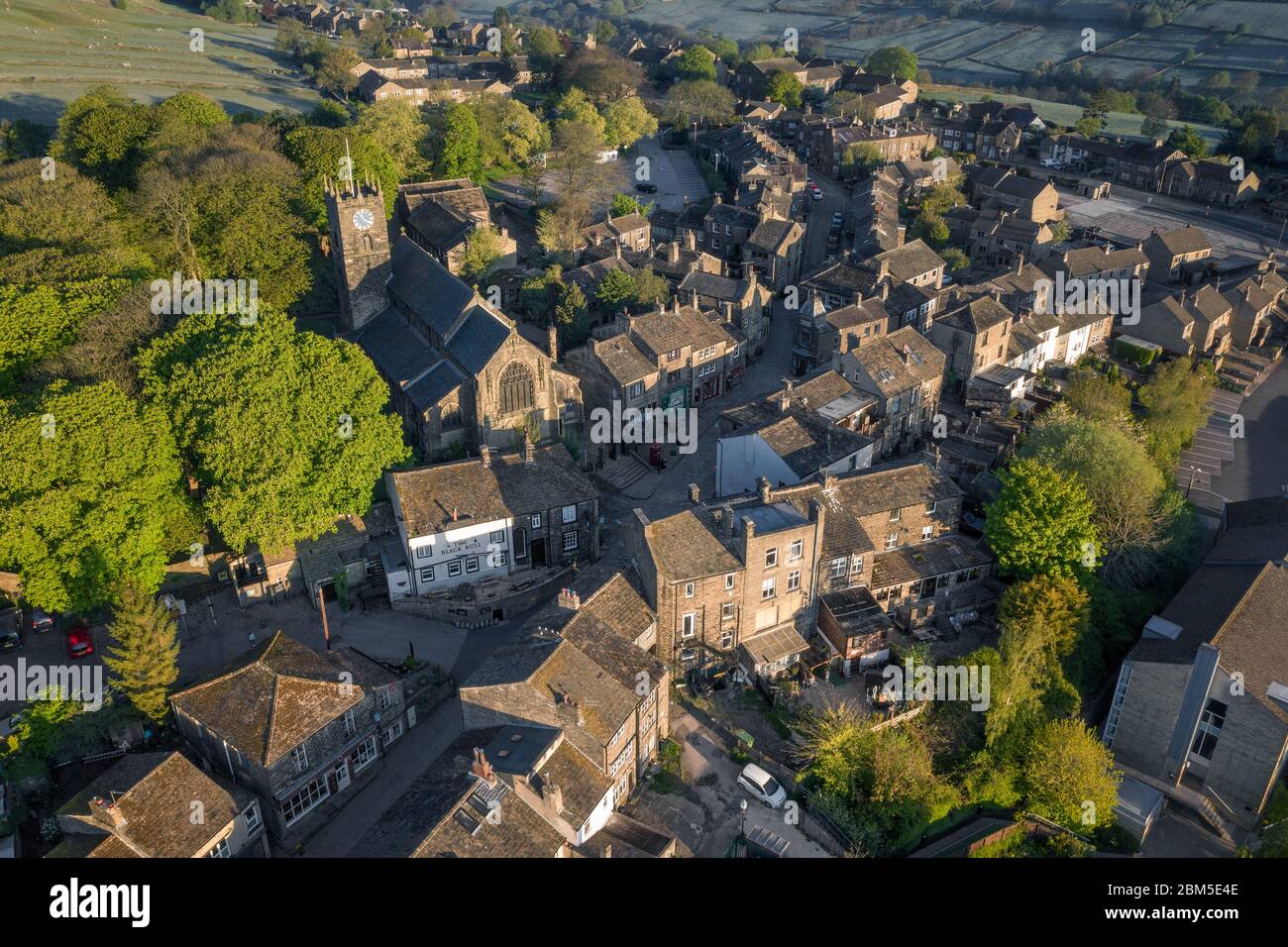 Photographie aérienne de la rue principale de Haworth, près de Keighley, dans le West Yorkshire, où se trouvent les Bronte Sisters Banque D'Images