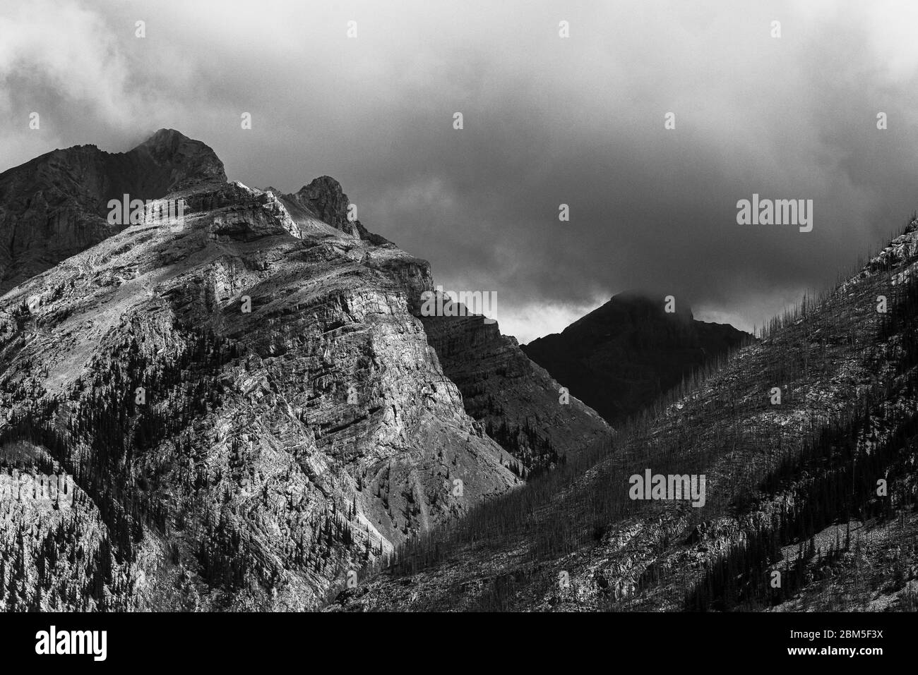 Vues sur le lac minnewanka, Banff, Alberta, Canada Banque D'Images