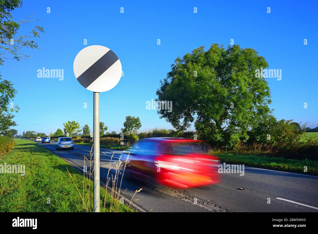 signalisation d'avertissement pour les voitures qui franchit la limite de vitesse routière limitée en déroute royaume-uni Banque D'Images