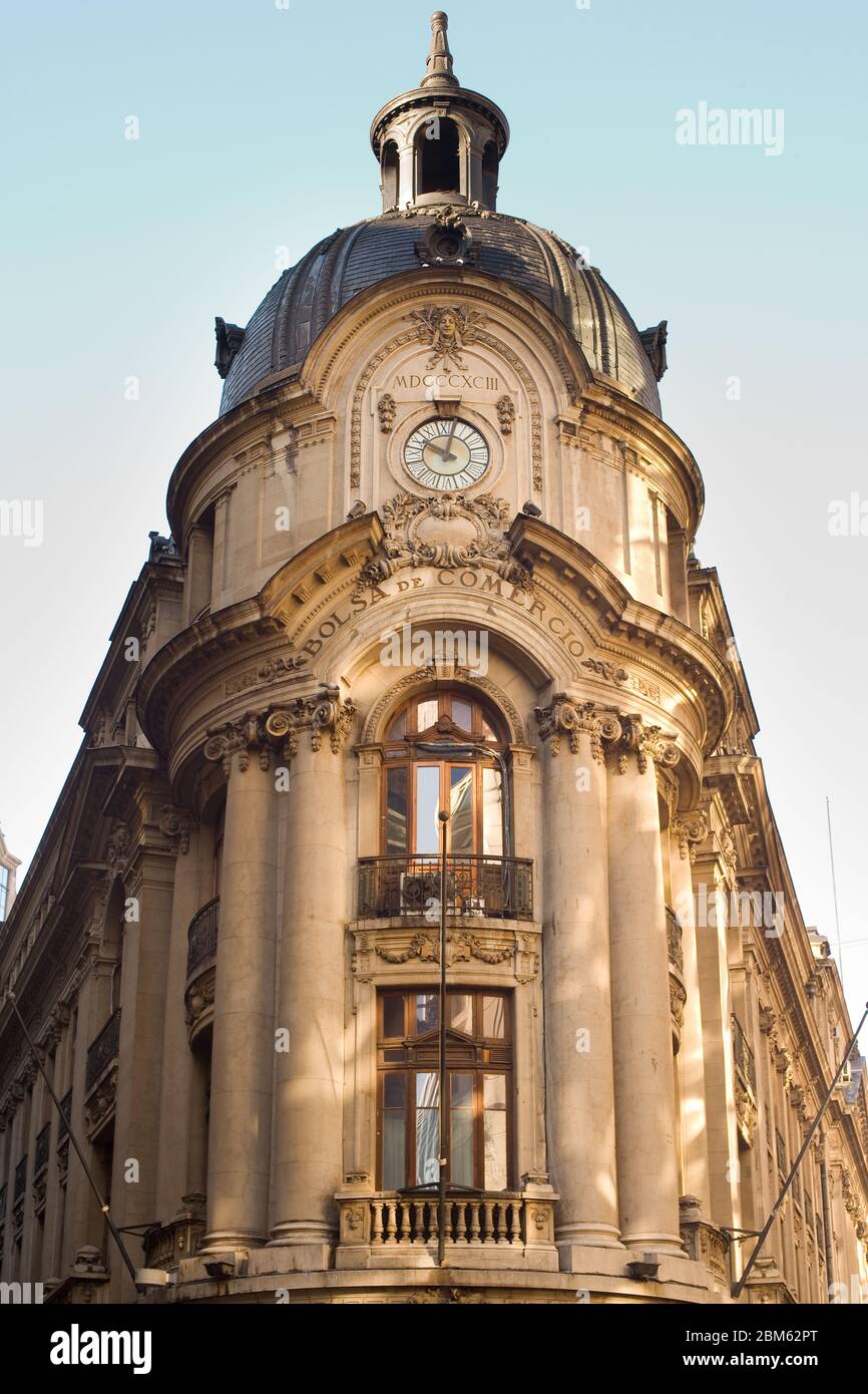 Santiago du Chili, région Metropolitana, Chili, Amérique du Sud - UN détail de la façade de la Bourse au centre-ville. Banque D'Images