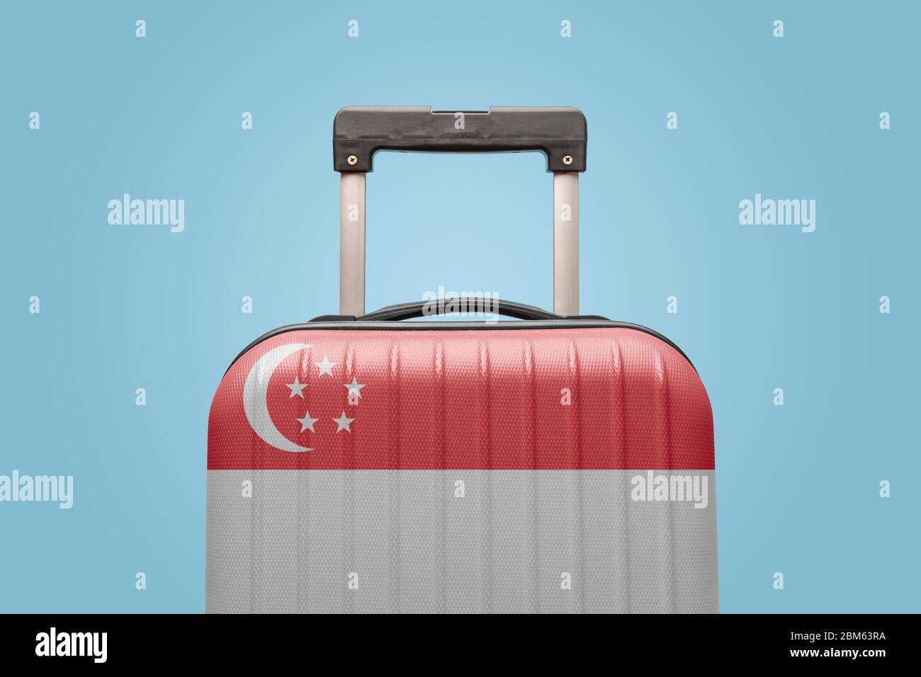Valise avec drapeau singapourien concept Voyage Asie. Banque D'Images
