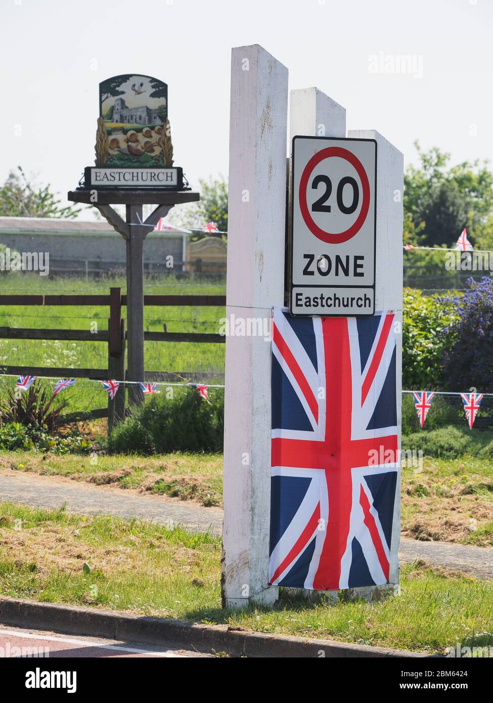 Eastchurch, Kent, Royaume-Uni. 7 mai 2020. VE préparatifs de la journée dans le village d'Eastchurch, Kent. Eastchurch est connu comme la « maison de l'aviation britannique », car Eastchurch Airfield a vu le premier vol contrôlé par un pilote britannique sur le sol britannique. Crédit : James Bell/Alay Live News Banque D'Images