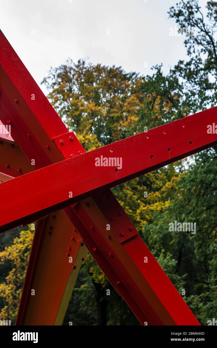K-Piece, 1972, de Mark di Suvero, dans le jardin de sculptures du Musée Kröller-Müller, Otterlo, Gueldre, Pays-Bas Banque D'Images