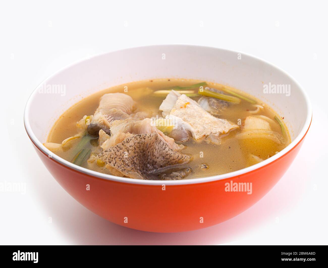 Soupe de poisson épicée, soupe chaude, Tom yum, nourriture à faible teneur en calories Banque D'Images