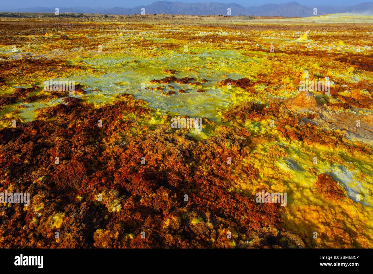 Paysage coloré du système hydrothermal terrestre de Dallol dans le désert de Danakil, en Éthiopie Banque D'Images