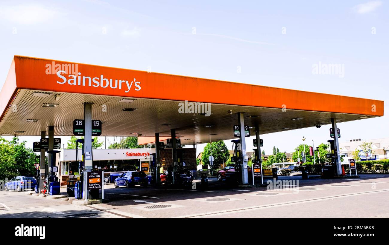 Sainsbury’s rouvrira plus de 100 de ses magasins de stations-service en mai 2020 après le verrouillage du coronavirus Banque D'Images