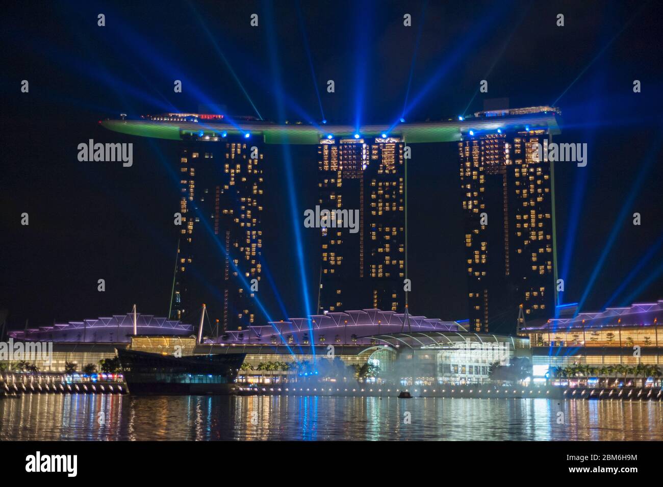 Marina Bay Sands la nuit, Singapour, Asie du Sud-est Banque D'Images