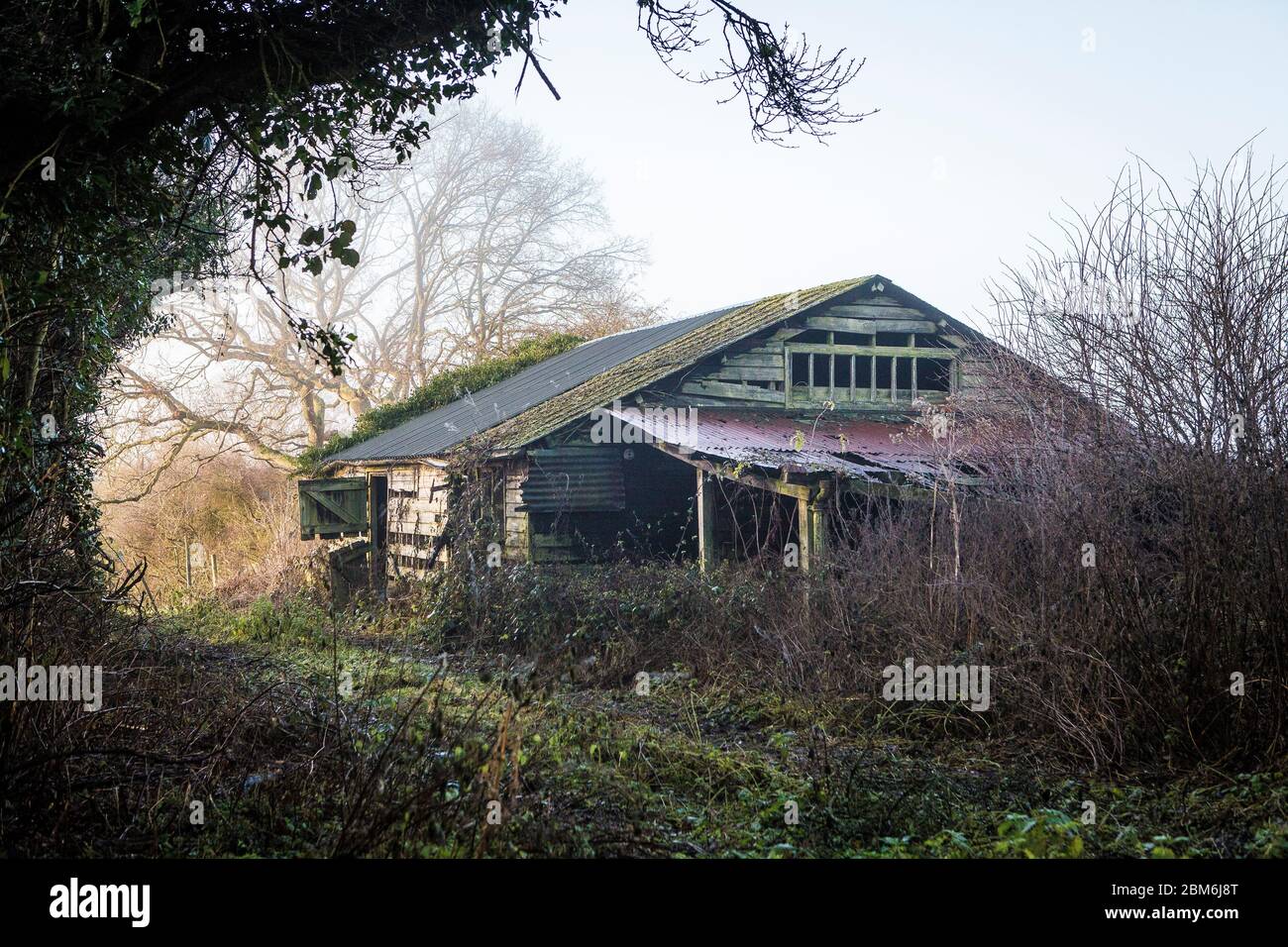 Ancienne grange laitière rustique dans la campagne du Kent, Royaume-Uni Banque D'Images