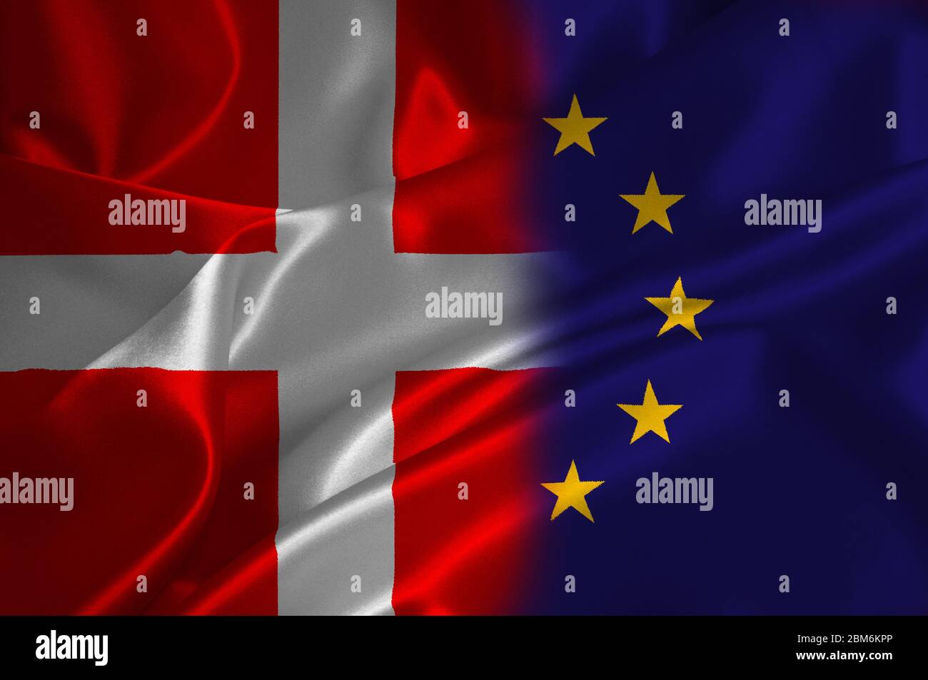 Drapeau de l'UE et drapeau du Danemark sur la texture satinée. Banque D'Images