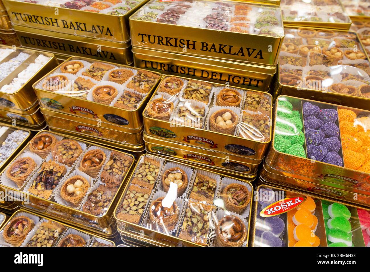 Beklava und ähnliche Süßigkeiten gehören im gesamten Nahen Osten zum traditionellen Gebäck, Istanbul, Türkei Banque D'Images
