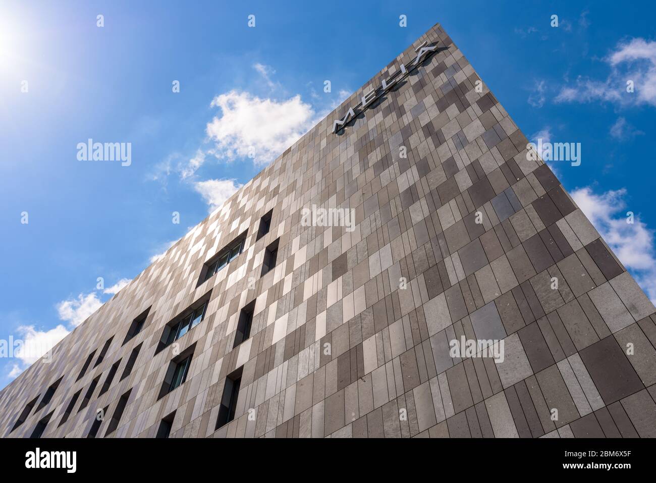 Architecture moderne de l'hôtel Melia dans le quartier de Kirchberg. Melia Hotels International est une chaîne espagnole fondée par Gabriel Escarrer Julia. Luxembourg. Banque D'Images