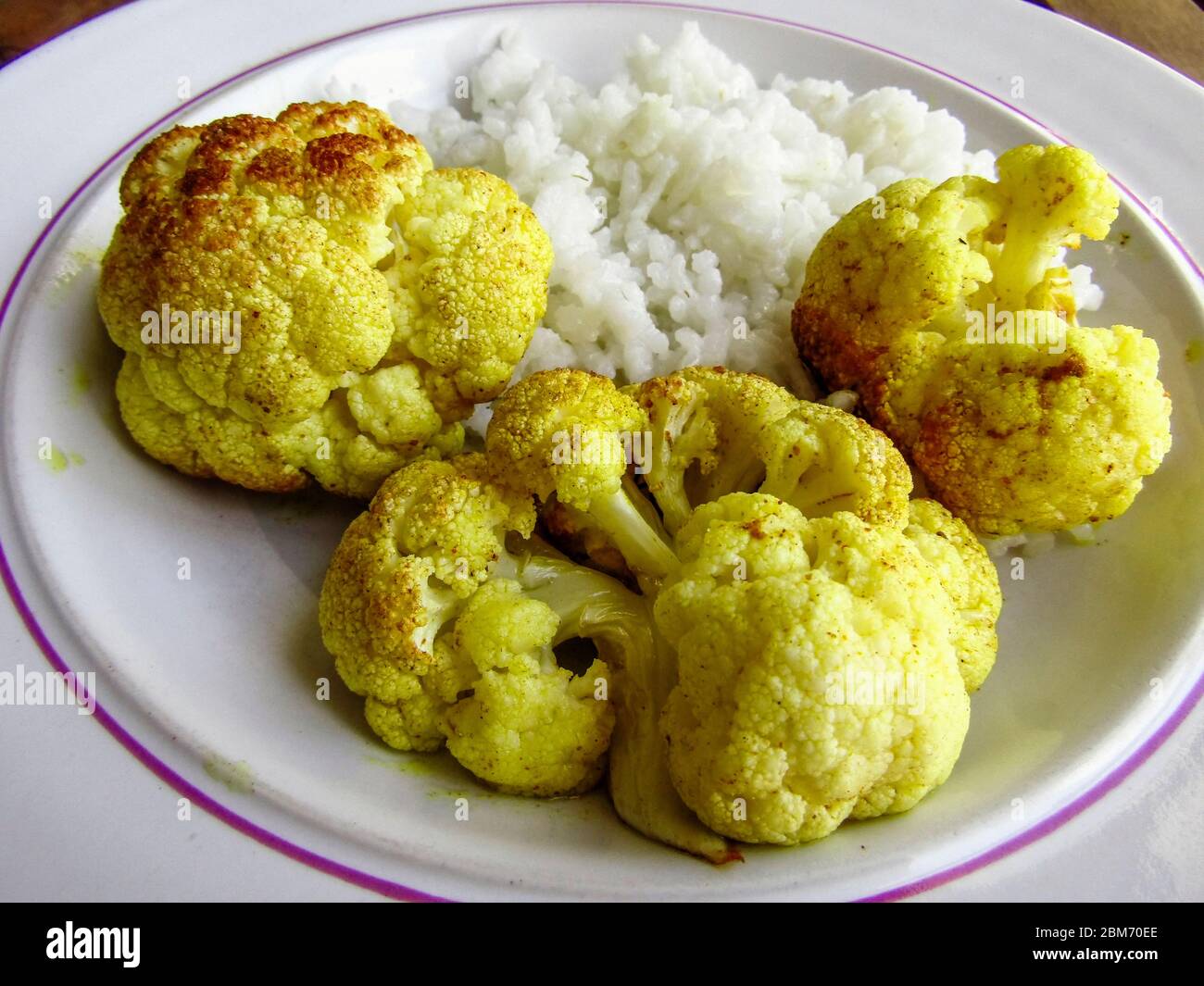 Curry de chou-fleur avec riz Banque D'Images
