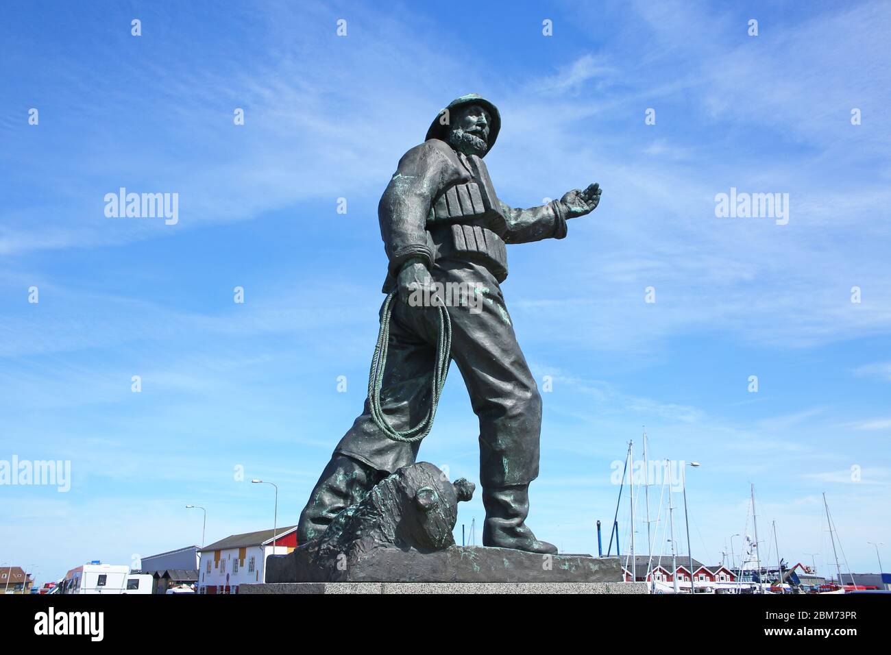 Statue représentant le pêcheur danois et le travailleur de sauvetage maritime Skagen Harbour, Danemark. Banque D'Images