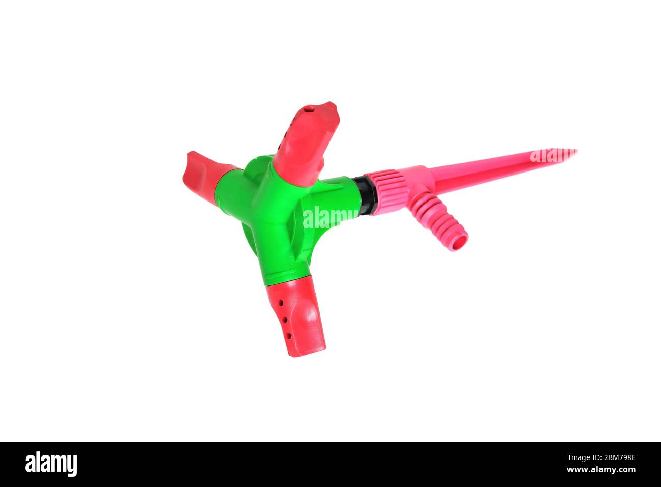 arroseur d'eau pour arroser les pelouses rouge-vert couleur gros plan blanc Banque D'Images