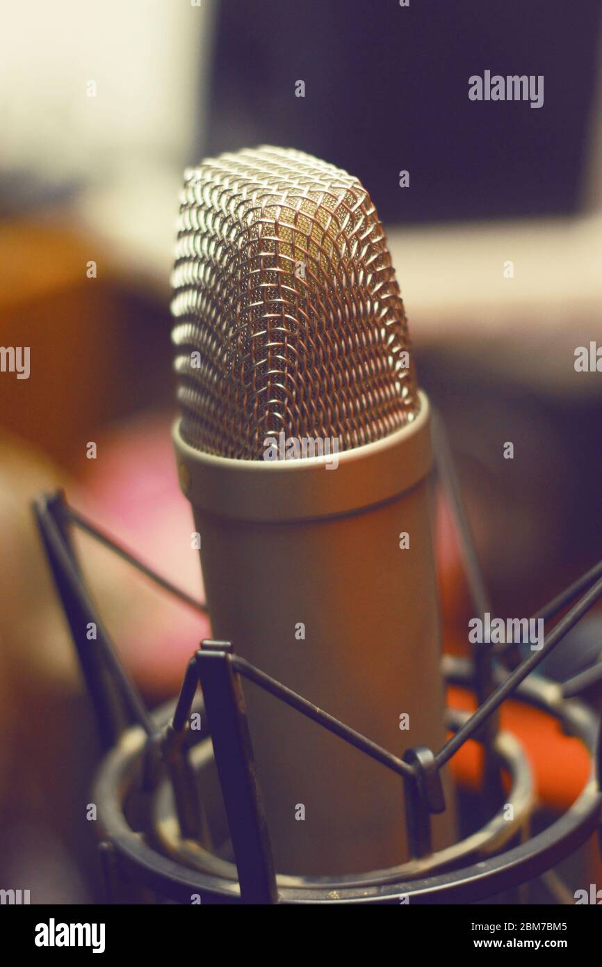 Microphone D'enregistrement De Studio Professionnel - Mise Au Point  Sélective