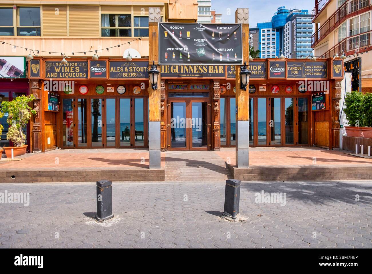 Benidorm, Alicante Espagne, 4.5.2020, crise Corona: Bar fermé sur la promenade de la plage Banque D'Images