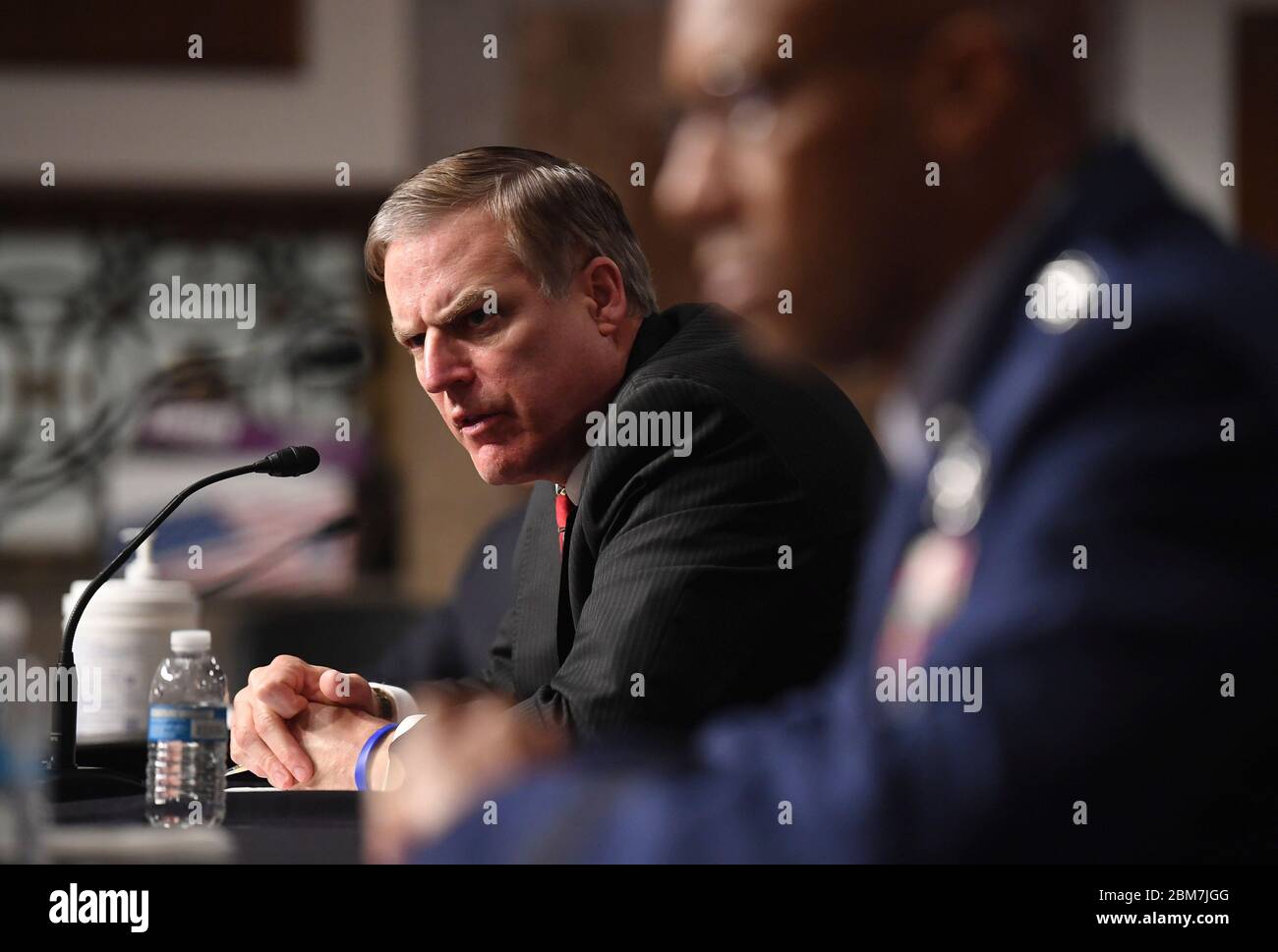 James H. Anderson, de gauche et le général Charles Q. Brown témoignent lors d'une audience des services armés du Sénat des États-Unis à Capitol Hill, Washington, DC, le jeudi 7 mai 2020. L'audience a lieu pour examiner les nominations de Braithwaite au poste de secrétaire de la Marine, Anderson au poste de sous-secrétaire adjoint et Brown, Jr. Au poste de chef d'état-major de la United States Air Force. Crédit : Kevin Dietsch/Pool via CNP | utilisation dans le monde entier Banque D'Images