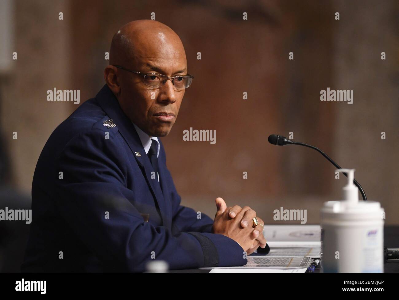 Washington, États-Unis d'Amérique. 07th Mai 2020. Le général Charles Q. Brown, Jr. Témoigne de sa nomination au poste de chef de cabinet de la United States Air Force devant le comité des services armés du Sénat américain à Capitol Hill à Washington, DC le jeudi 7 mai 2020. Crédit: Kevin Dietsch/Pool via CNP | usage dans le monde crédit: dpa/Alay Live News Banque D'Images