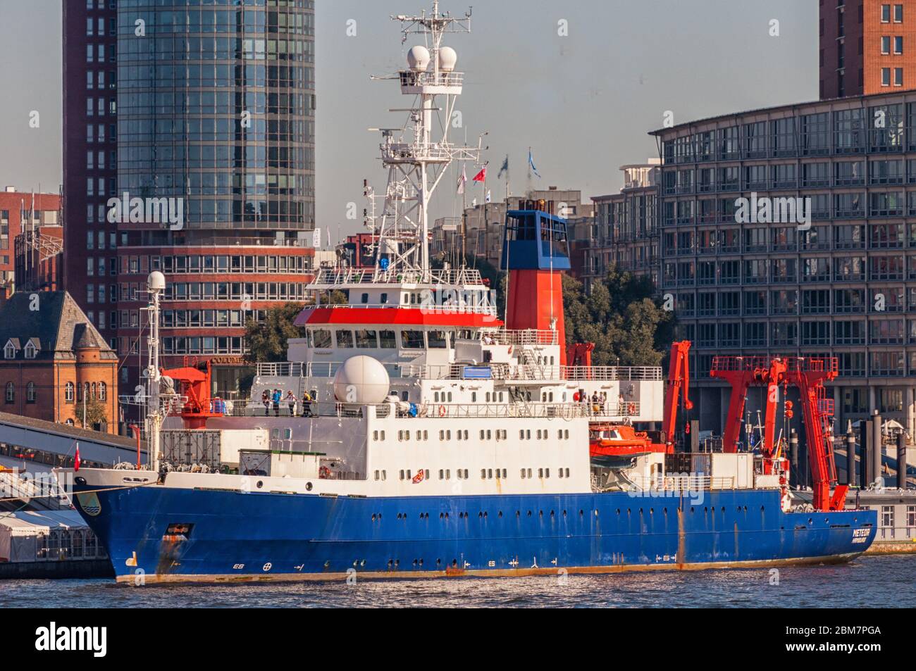 Navire de recherche dans le port de Hambourg Banque D'Images