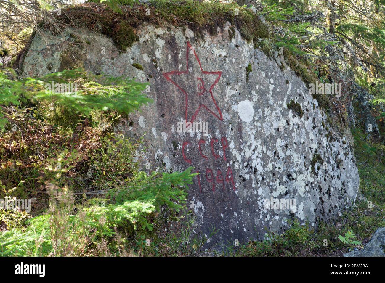 La Fédération de la pierre. Un monument commémoratif, de prisonniers de guerre russes qui avaient fui de la Norvège et de la Finlande au cours de la DEUXIÈME GUERRE MONDIALE. Banque D'Images