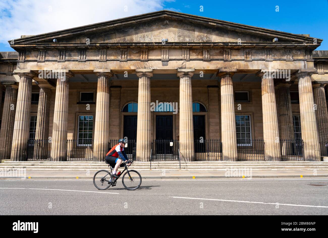 Extérieur du palais de justice du shérif de Perth, fermé pendant l'isolement de Covid-19, Écosse, Royaume-Uni Banque D'Images