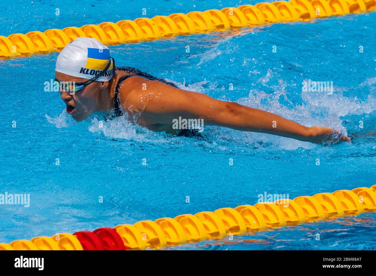 Yana Klochkova (UKR) participe à la compétition individuelle de 400 mètres de chaleur féminine aux Jeux Olympiques d'été 2004 à Athènes. Banque D'Images