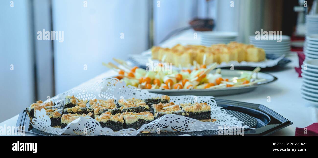 Tourné à et conférence internationale. Une excellente illustration pour le contenu lié à l'hospitalité et au service, gâteaux, gâteaux de pavot, utilisations de pavot, buffets, c Banque D'Images