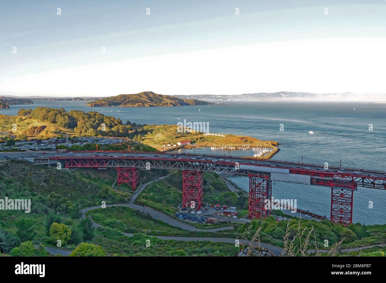Le Golden Gate Bridge North Side surplombe Angel Island et Tiburon et Horseshoe Bay Marin County CA, États-Unis Banque D'Images