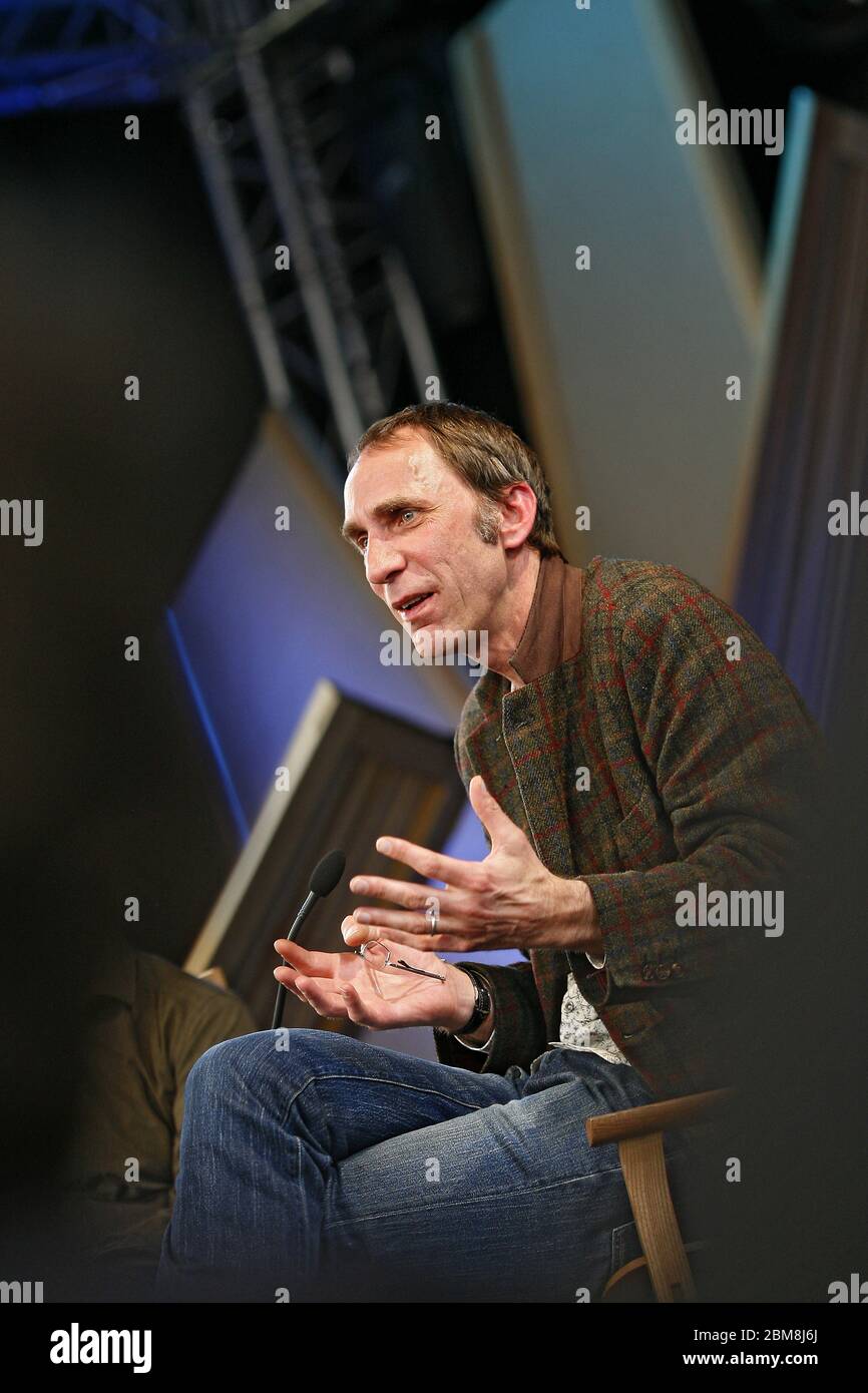 Will Self, journaliste et auteur parle à Sarfraz Manzoor, Hay Festival le 25 mai 2013. Hay-on-Wye, Powys, pays de Galles. ©PRWPhotography Banque D'Images