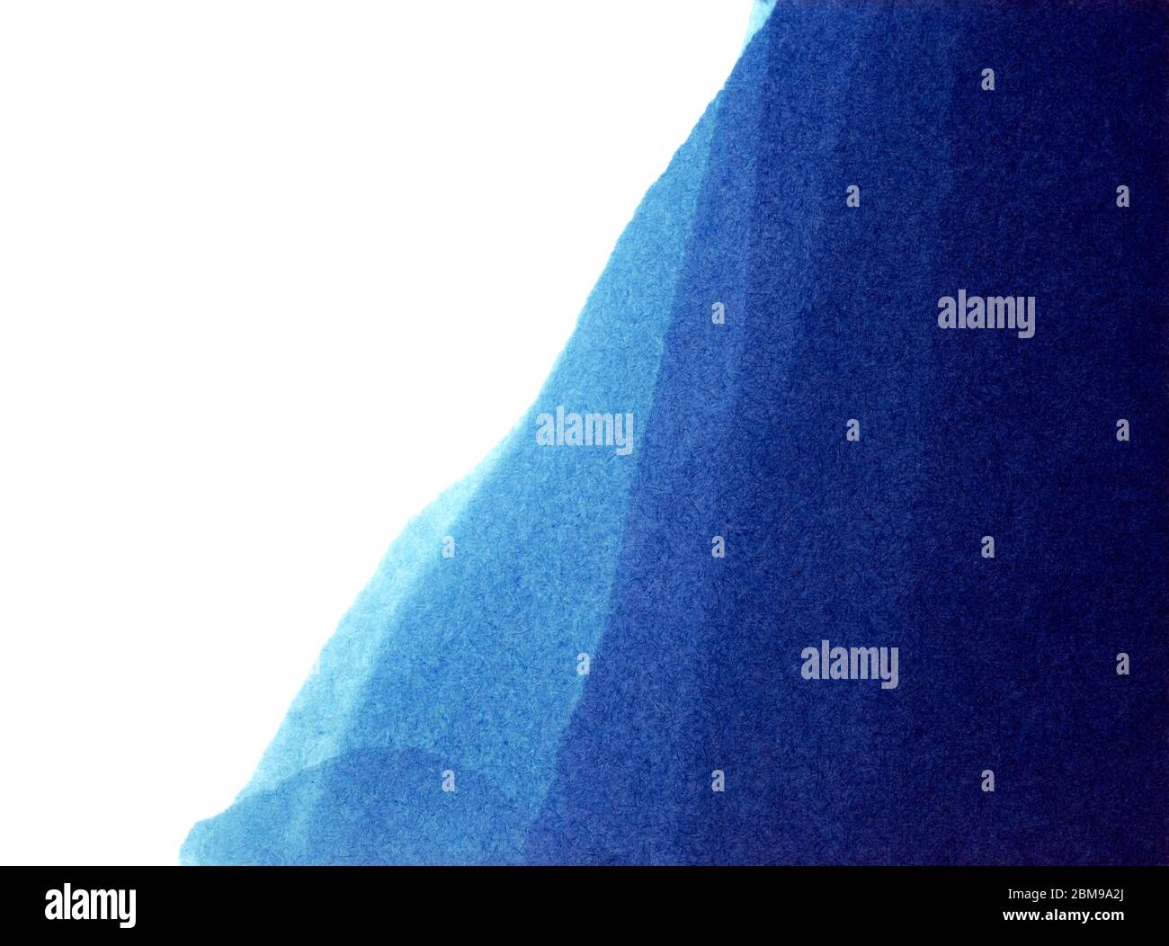 Bleu persan à la main encre colorée aquarelle abstraite papier peint toile de fond des vagues fraîches de l'océan isolé sur la texture de papier vintage Banque D'Images