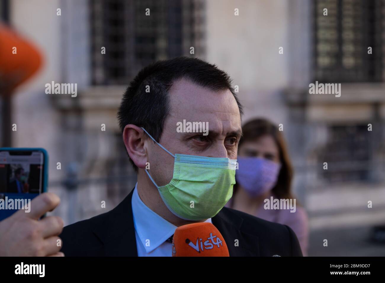 Rome, Italie. 07th Mai 2020. Ettore Rosato portant un masque facial par mesure de précaution quitte le Palazzo Chigi après la réunion de la délégation Italia Viva avec Giuseppe Conte. Crédit : SOPA Images Limited/Alamy Live News Banque D'Images