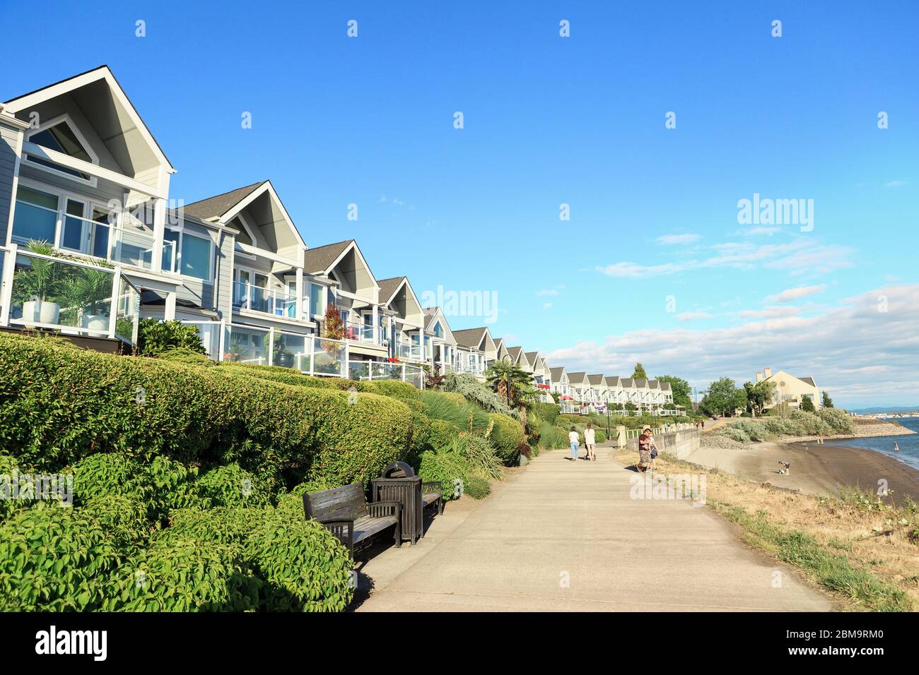 Vancouver, WA, États-Unis - 24 juin 2018 : le sentier Renaissance de la rivière Columbia relie le parc Esther Short au centre-ville de Vancouver au parc Wintler le long d'une piste pavée Banque D'Images