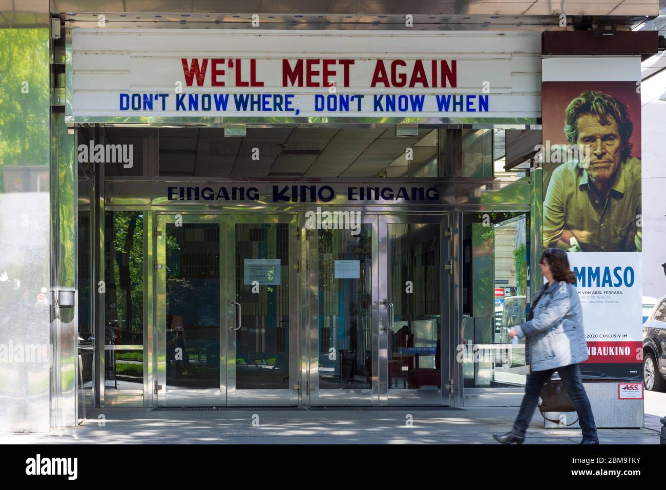 Wien Vienne Cinema Ferme Gartenbaukino En Raison Du Virus Corona Ligne Nous Rencontrerons Encore Ne Sais Pas Ou Ne Sais Pas Quand Citation Du Film Dr Strange Photo Stock Alamy