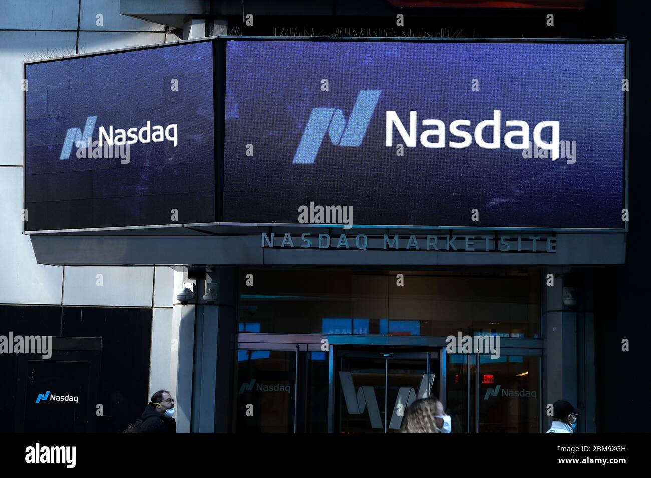 Le logo du NASDAQ est visible à leur siège. Banque D'Images